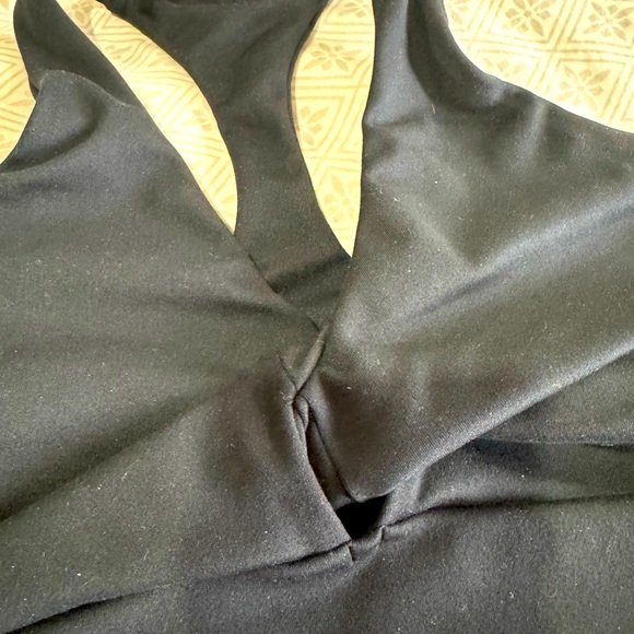 Victoria Secret Twist-Front Sports Bra - Picture 6 of 7